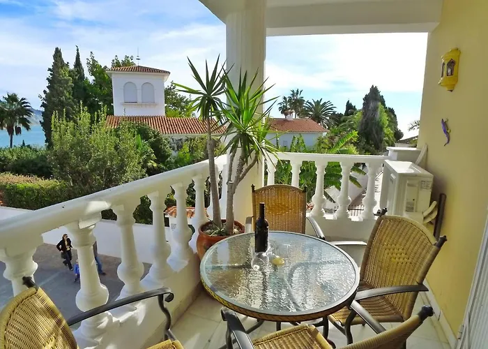 Carabeo 99 - Sleeps 4 *